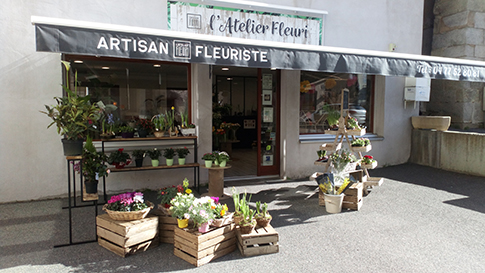 Devanture de la boutique L'Atelier fleuri, fleuriste dans la Loire